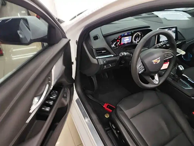 Cadillac CT4 — Фото автомобиля 15
