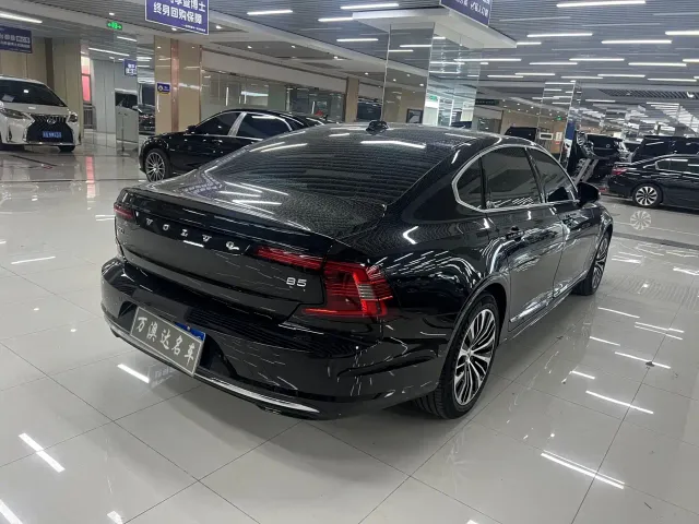 Volvo S90 — Фото автомобиля 12