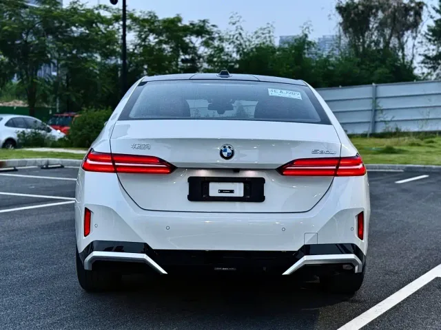 BMW 5 Series — Фото автомобиля 9