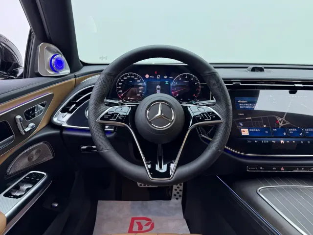 Mercedes-Benz E-Class — Фото автомобиля 16