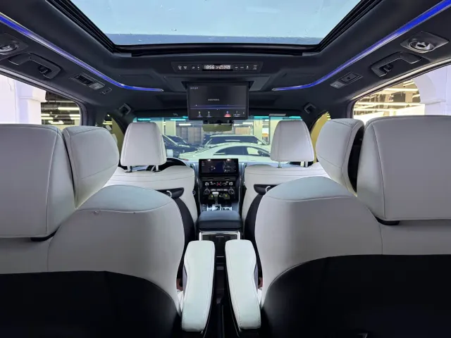 Lexus LM — Фото автомобиля 13