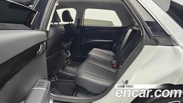 Hyundai Grandeur GN7 — Фото автомобиля 18