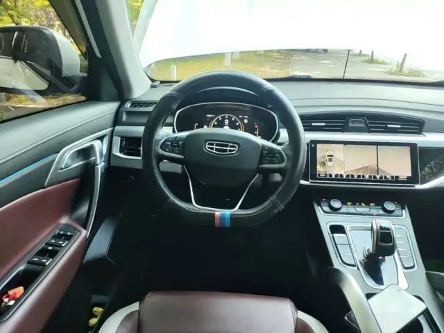 Geely Boyue — Фото автомобиля 10