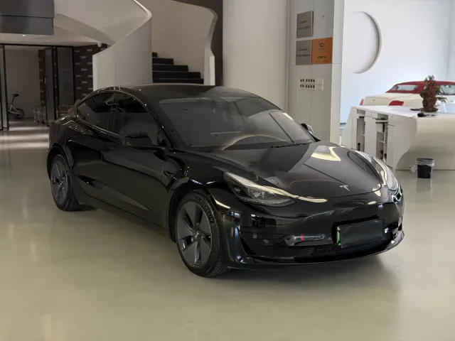 Tesla Model 3 — Фото автомобиля 3