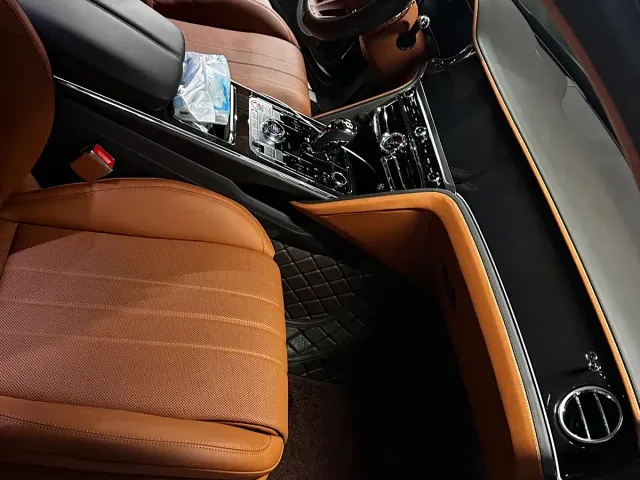 Bentley Flying Spur — Фото автомобиля 4