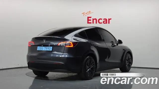 Tesla Model Y — Фото автомобиля 2