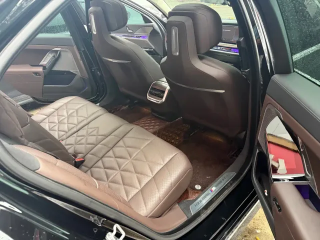 BMW 7 Series — Фото автомобиля 15
