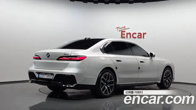 BMW 7-Series 7 серия (G70) 740i xDrive M Sport — Фото автомобиля 2