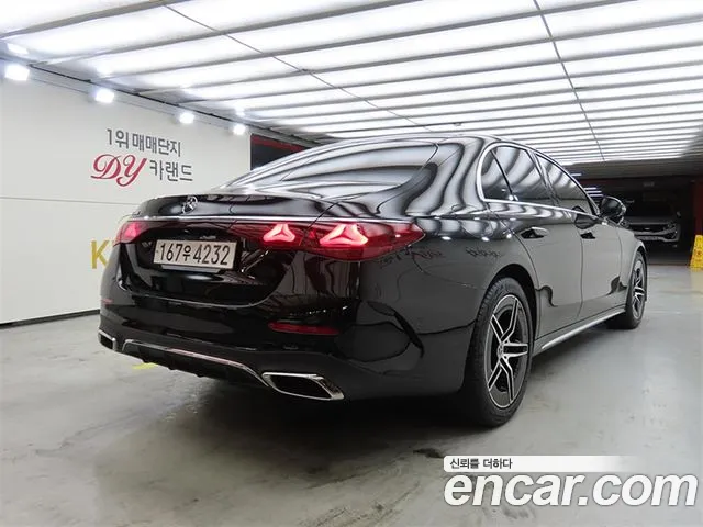 Mercedes-Benz E-Class — Фото автомобиля 4