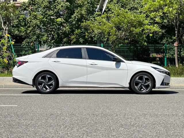 Hyundai Elantra — Фото автомобиля 3