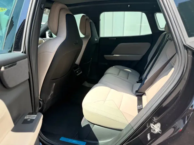 Volvo XC70 Plug-in Hybrid — Фото автомобиля 9