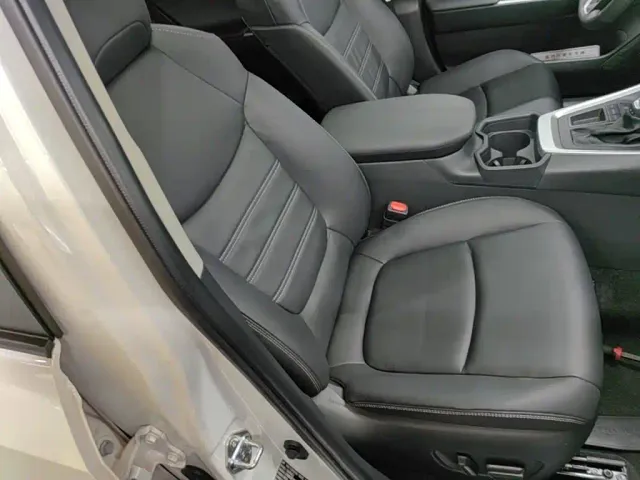 Toyota RAV4 — Фото автомобиля 24