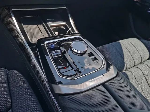 BMW i7 M70L — Фото автомобиля 15