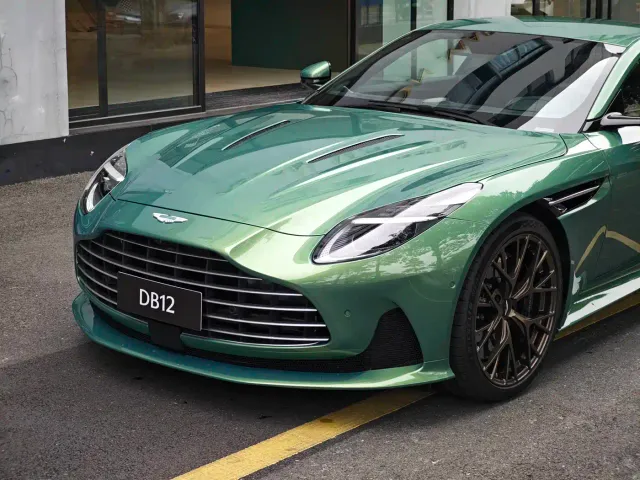 Aston Martin DB12 — Фото автомобиля 8