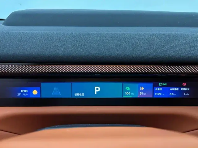 Lynk & Co 900 — Фото автомобиля 14