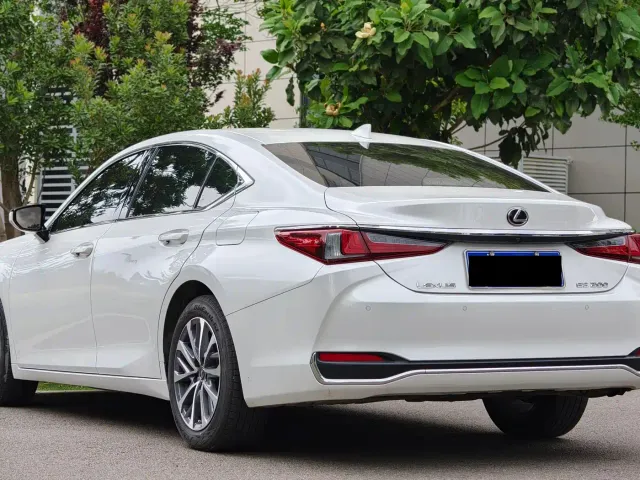 Lexus ES — Фото автомобиля 6