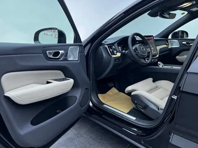 Volvo XC60 — Фото автомобиля 19