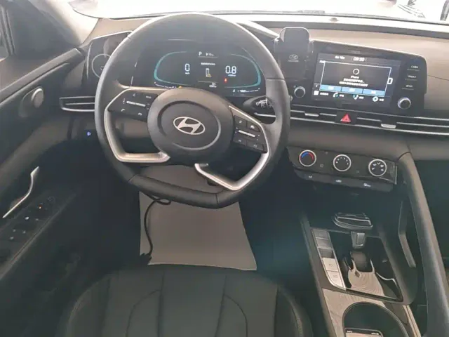Hyundai Elantra — Фото автомобиля 10