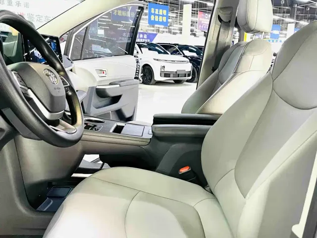 Toyota Granvia — Фото автомобиля 7