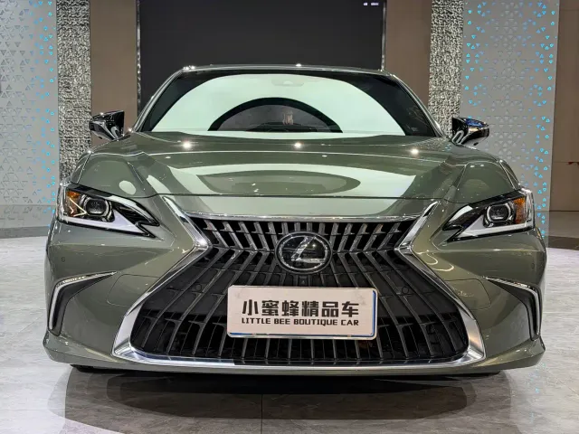 Lexus ES — Фото автомобиля 2