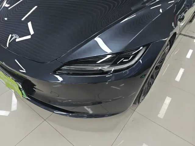 Tesla Model 3 — Фото автомобиля 23