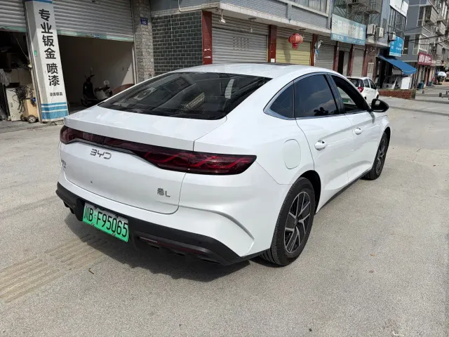 BYD Qin L — Фото автомобиля 9