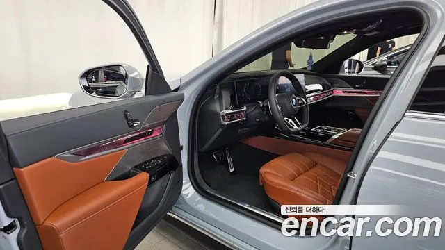 BMW 7-Series 7 серия (G70) 740i xDrive M Sport — Фото автомобиля 10