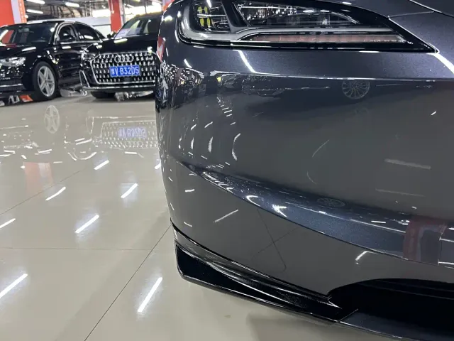 Tesla Model 3 — Фото автомобиля 12