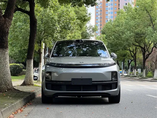 Li Auto L9 — Фото автомобиля 2