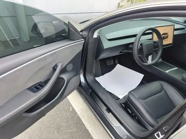 Tesla Model 3 — Фото автомобиля 15