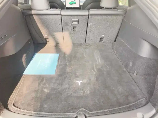 Tesla Model Y — Фото автомобиля 13