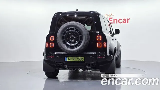 Land Rover Defender — Фото автомобиля 4