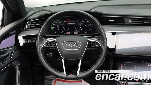 Audi e-tron — Фото автомобиля 18