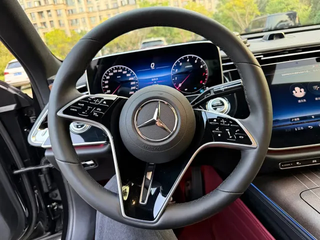Mercedes-Benz E-Class — Фото автомобиля 6