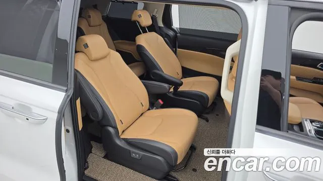 Kia Carnival Generation 4 — Фото автомобиля 11