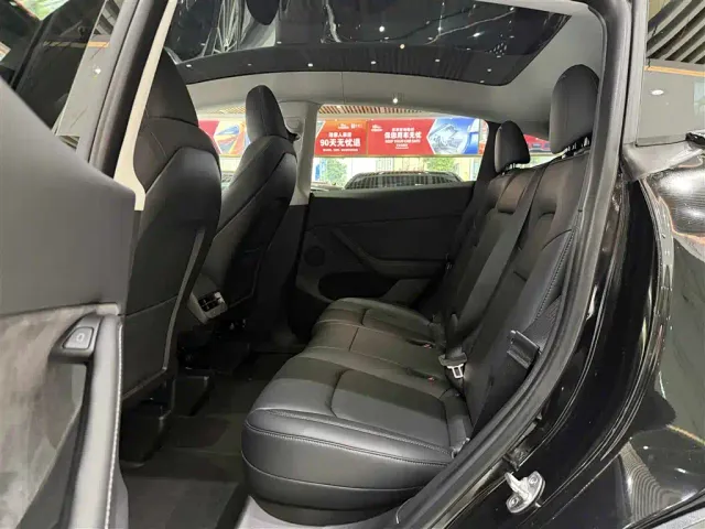 Tesla Model Y — Фото автомобиля 12