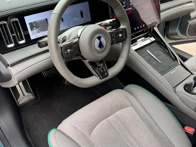 Denza Z9GT — Фото автомобиля 7
