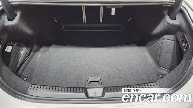 Mercedes-Benz E-Class — Фото автомобиля 19