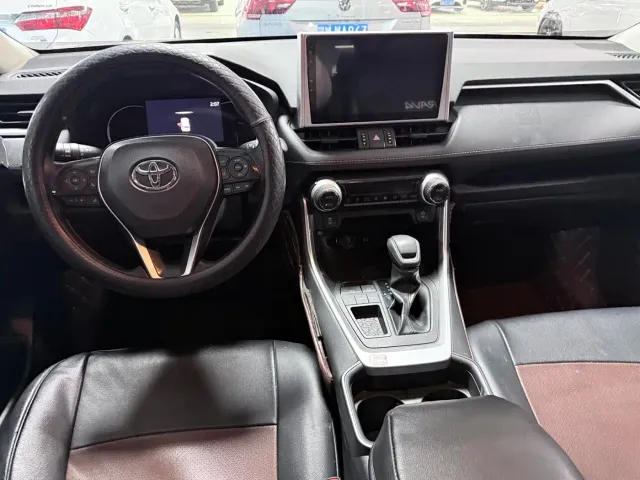 Toyota RAV4 — Фото автомобиля 16
