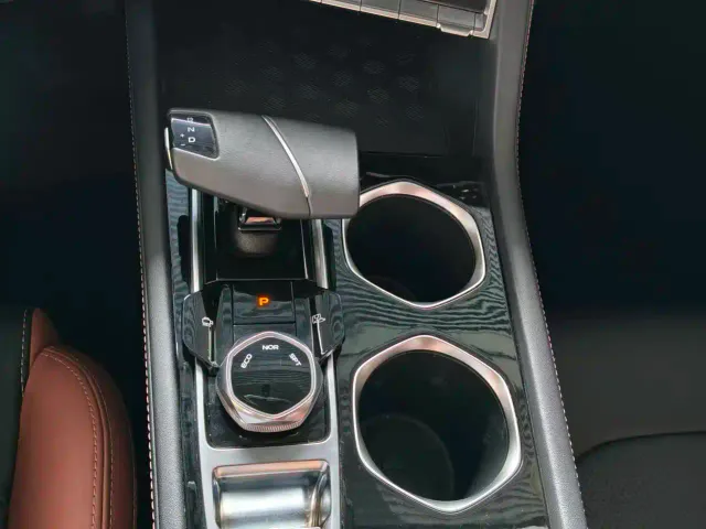 Changan Eado — Фото автомобиля 5