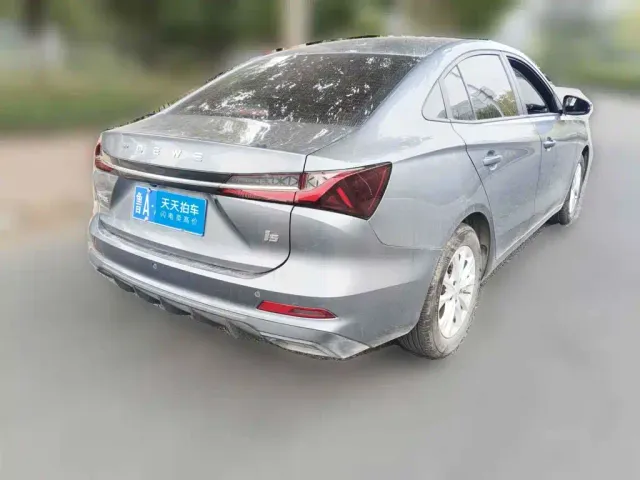 Roewe i5 — Фото автомобиля 2