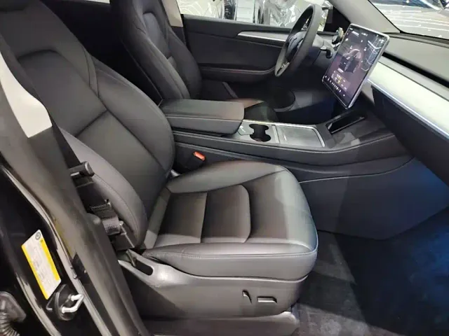 Tesla Model Y — Фото автомобиля 24