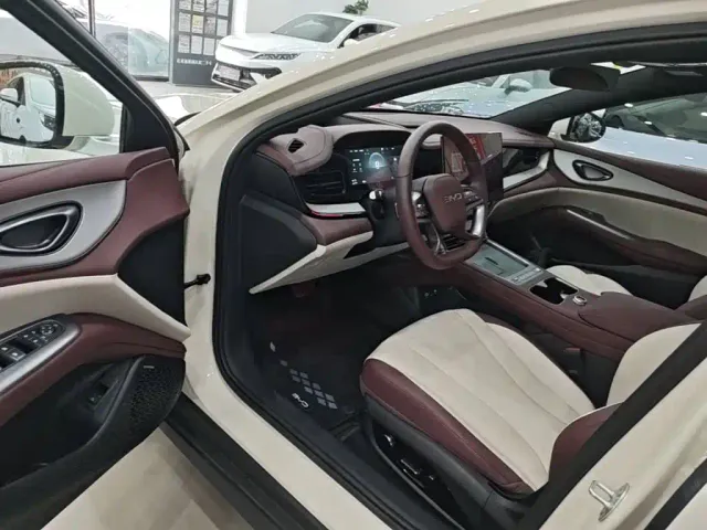 BYD Seal 07 DM-i — Фото автомобиля 11
