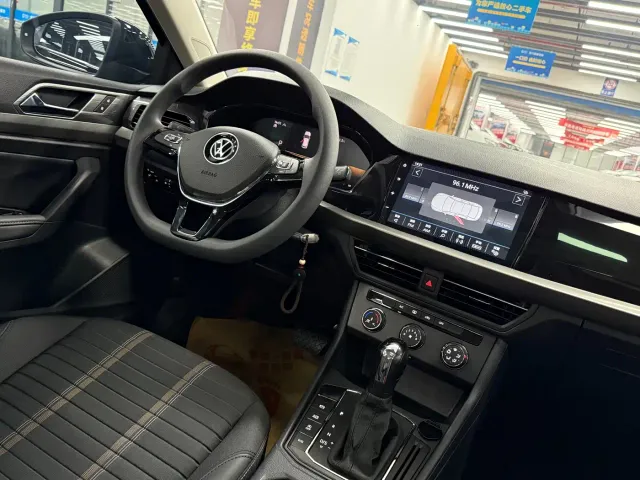 Volkswagen Lavida — Фото автомобиля 10
