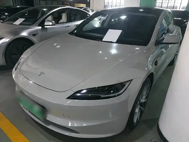 Фотография автомобиля — Tesla Model 3
