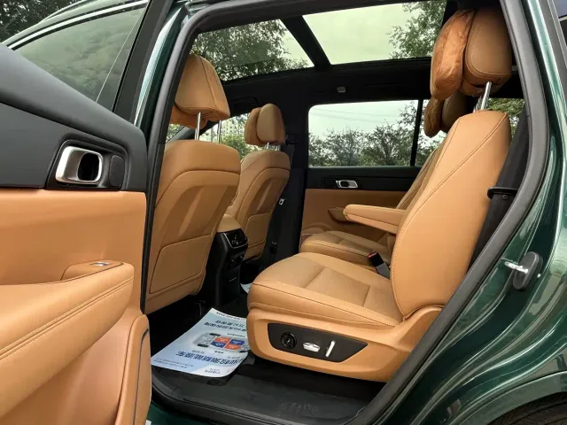 Li Auto ONE — Фото автомобиля 13