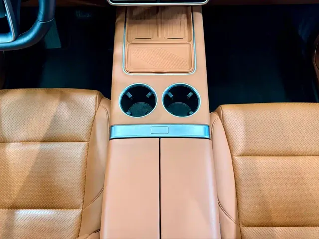 Li Auto L9 — Фото автомобиля 24