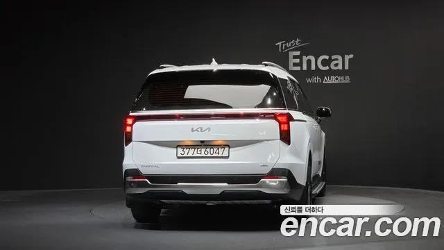 Kia Carnival Generation 4 — Фото автомобиля 4