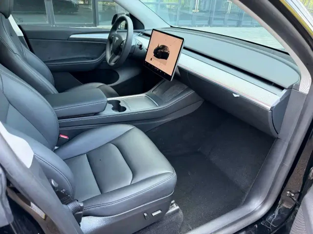 Tesla Model Y — Фото автомобиля 10