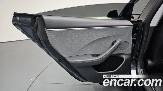 Tesla Model 3 — Фото автомобиля 22